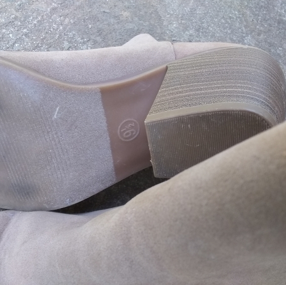 Universal Thread Size 9.5 - Picture 4 of 4